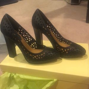 Max studio Charlee size 6 heels leather